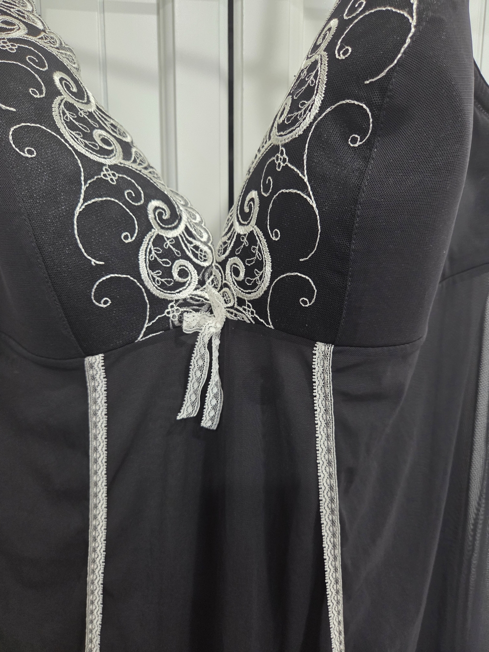 Cacique Black Embroidered Lace Chemise with Bow Size 18/20 - Picture 2 of 10